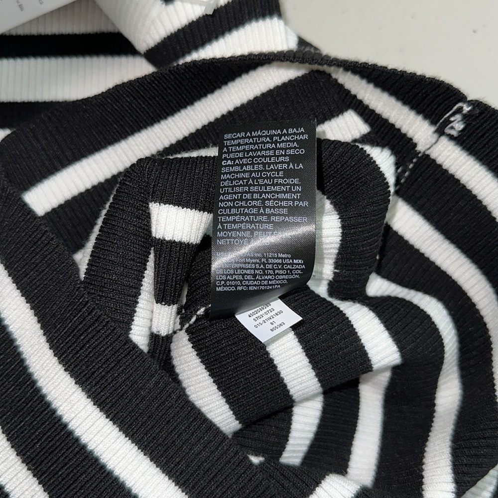 NWT White House Black Market Black and White Striped Long Sleeve Sweater Size M. - Picture 12 of 13